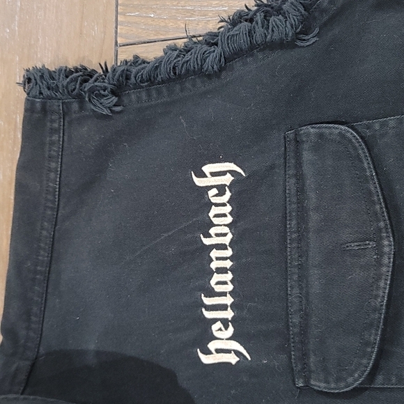 Hellanbach Sleeveless Button Up - Picture 4 of 10